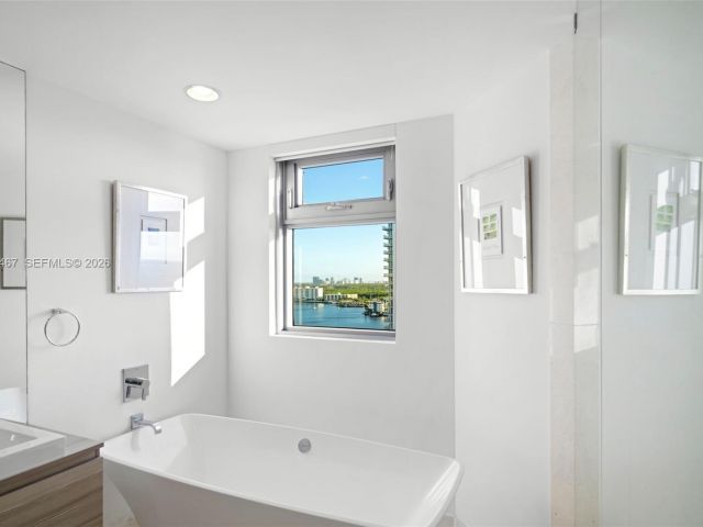 Apartment for rent  Unit #1803 - photo 7503560