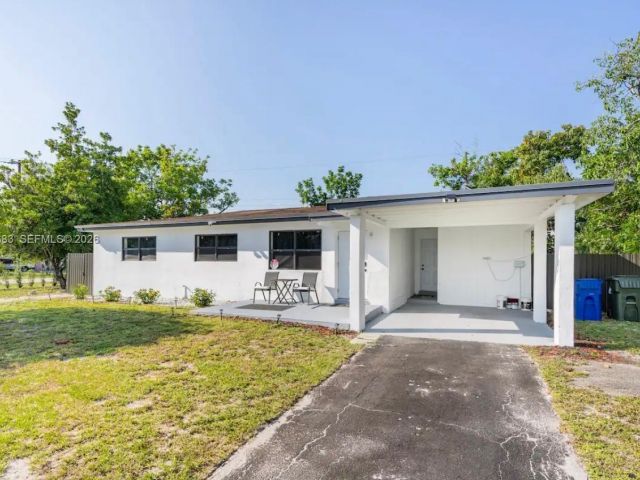 Home for rent at 1200 NW 18th Ct 1200 - photo 7481830