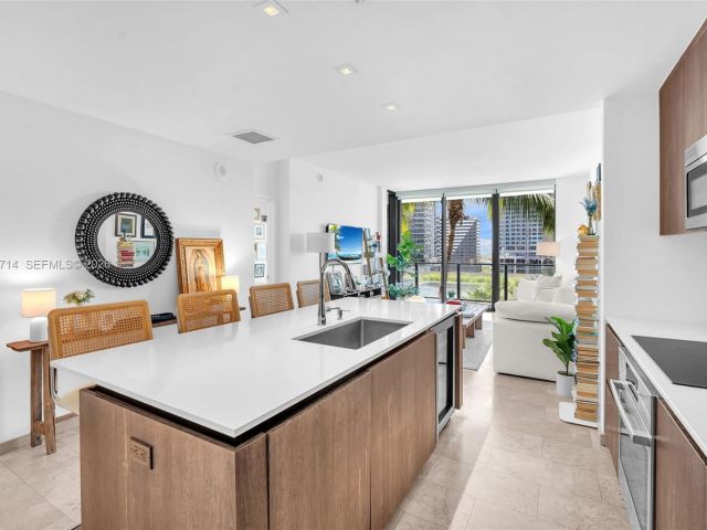 Apartment for sale  Unit #806 - photo 7520189