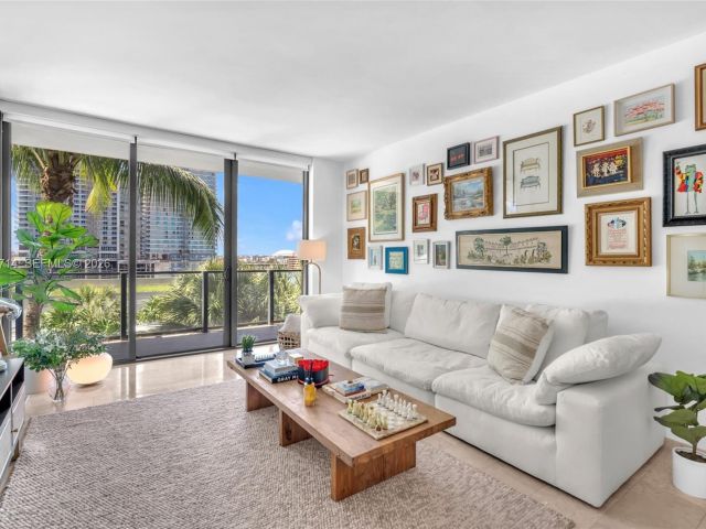 Apartment for sale  Unit #806 - photo 7520190