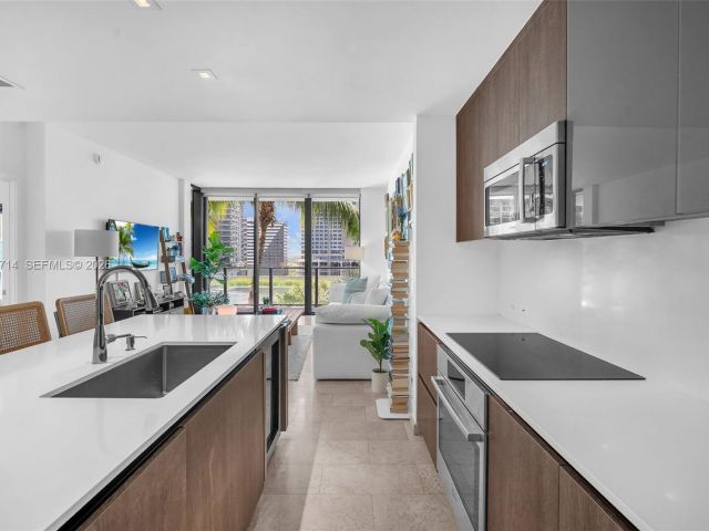 Apartment for sale  Unit #806 - photo 7520196