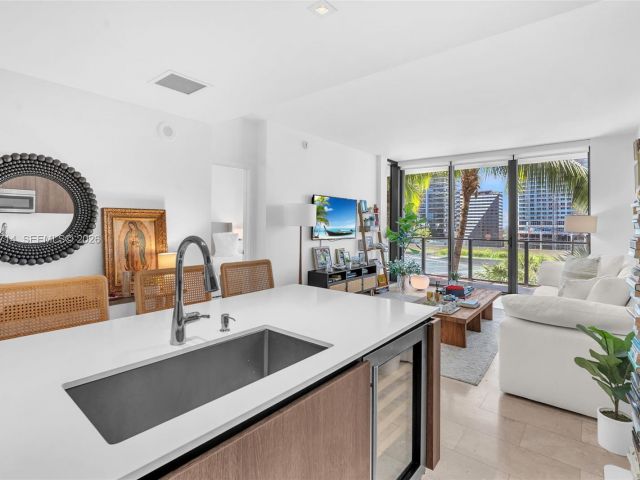 Apartment for sale  Unit #806 - photo 7520197