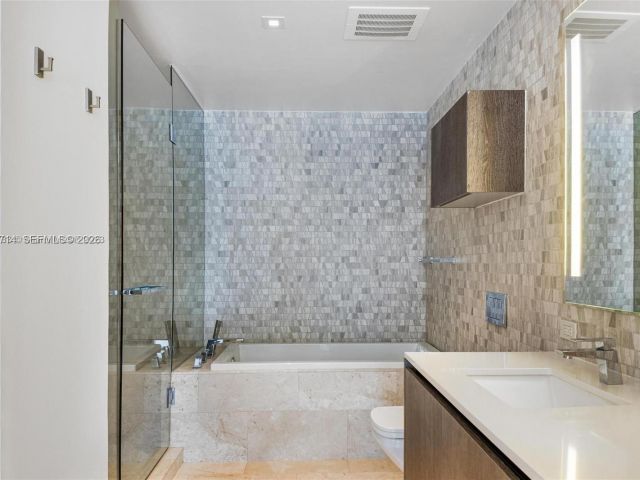 Apartment for sale  Unit #806 - photo 7520205