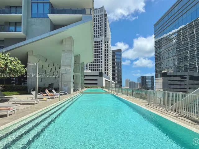 1-bedroom condo for sale in Miami - 68 SE 6th St 806 - MondialRealty