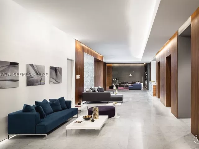 1-bedroom condo for sale in Miami - 68 SE 6th St 806 - MondialRealty