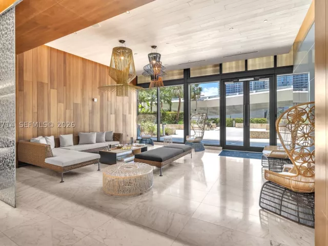1-bedroom condo for sale in Miami - 68 SE 6th St 806 - MondialRealty
