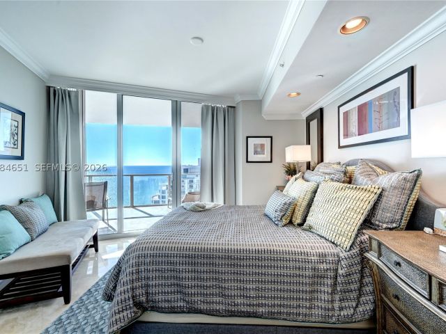 3-bedroom condo for rent in Hollywood - 3101 S Ocean Dr 3203 - MondialRealty