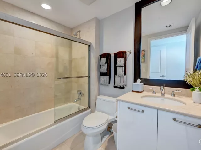 3-bedroom condo for rent in Hollywood - 3101 S Ocean Dr 3203 - MondialRealty