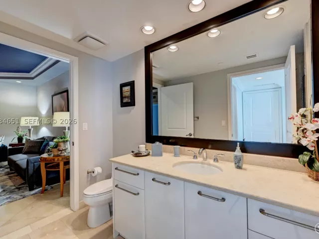 3-bedroom condo for rent in Hollywood - 3101 S Ocean Dr 3203 - MondialRealty