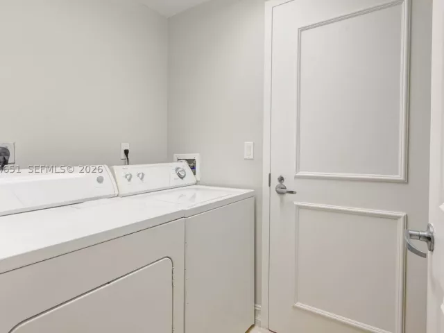 3-bedroom condo for rent in Hollywood - 3101 S Ocean Dr 3203 - MondialRealty