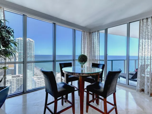 3-bedroom condo for rent in Hollywood - 3101 S Ocean Dr 3203 - MondialRealty