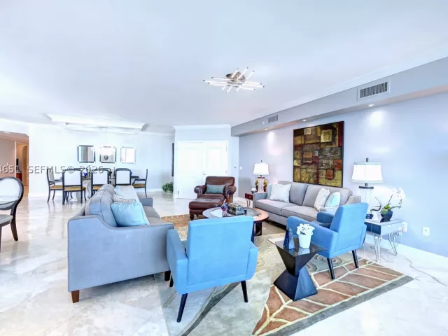 3-bedroom condo for rent in Hollywood - 3101 S Ocean Dr 3203 - MondialRealty