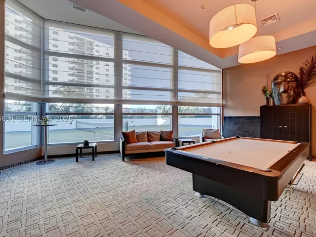 3-bedroom condo for rent in Hollywood - 3101 S Ocean Dr 3203 - MondialRealty