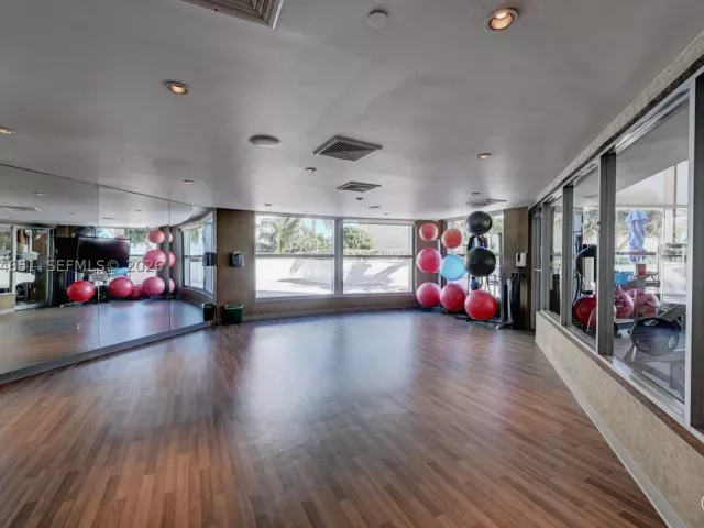 3-bedroom condo for rent in Hollywood - 3101 S Ocean Dr 3203 - MondialRealty