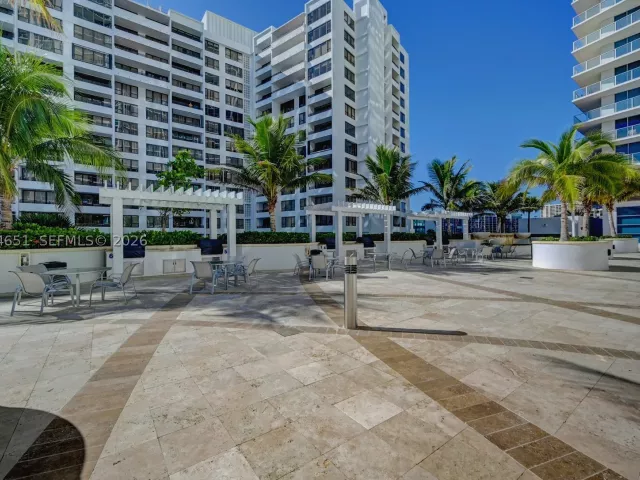 3-bedroom condo for rent in Hollywood - 3101 S Ocean Dr 3203 - MondialRealty