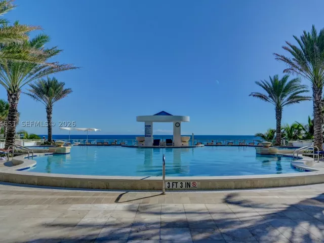 3-bedroom condo for rent in Hollywood - 3101 S Ocean Dr 3203 - MondialRealty