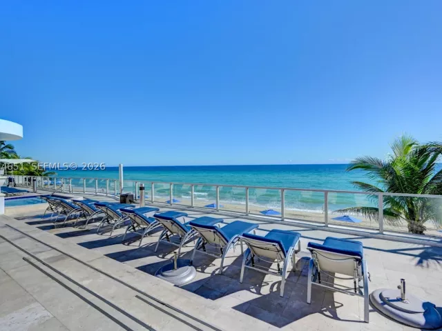 3-bedroom condo for rent in Hollywood - 3101 S Ocean Dr 3203 - MondialRealty