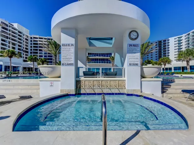 3-bedroom condo for rent in Hollywood - 3101 S Ocean Dr 3203 - MondialRealty