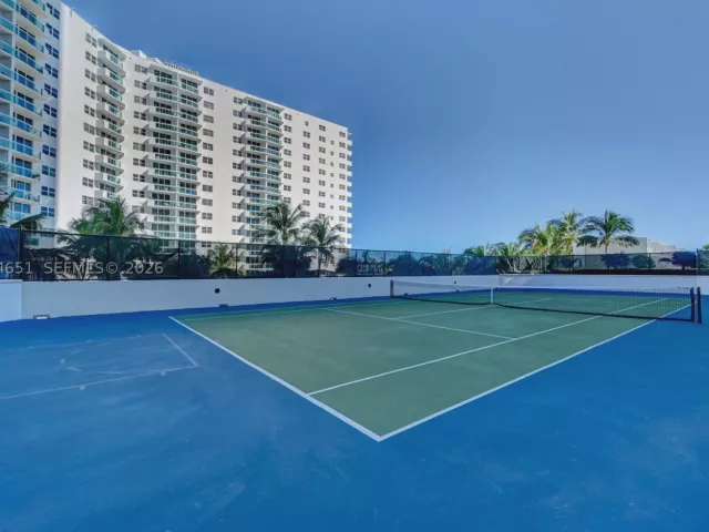 3-bedroom condo for rent in Hollywood - 3101 S Ocean Dr 3203 - MondialRealty