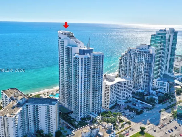 3-bedroom condo for rent in Hollywood - 3101 S Ocean Dr 3203 - MondialRealty