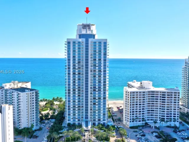 3-bedroom condo for rent in Hollywood - 3101 S Ocean Dr 3203 - MondialRealty