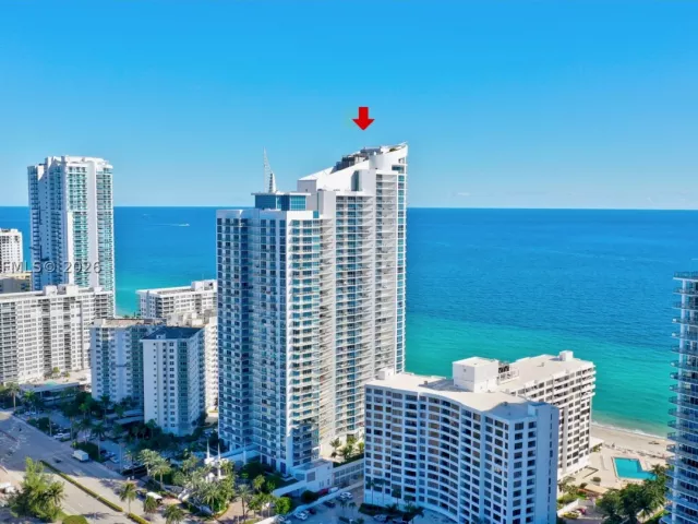 3-bedroom condo for rent in Hollywood - 3101 S Ocean Dr 3203 - MondialRealty