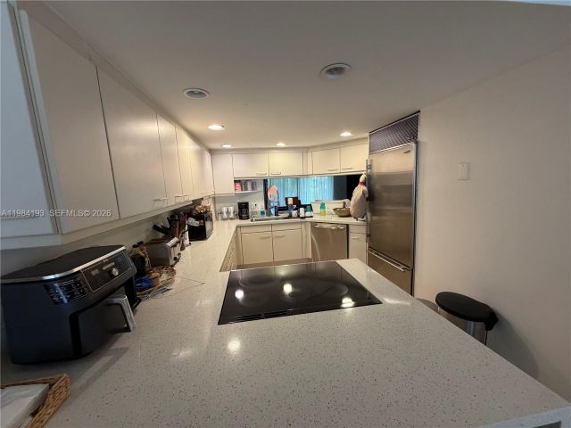 2-bedroom home for rent in Key Biscayne - 350 Grapetree Dr 410 - MondialRealty