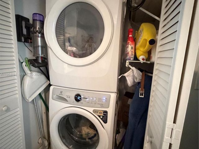 2-bedroom home for rent in Key Biscayne - 350 Grapetree Dr 410 - MondialRealty