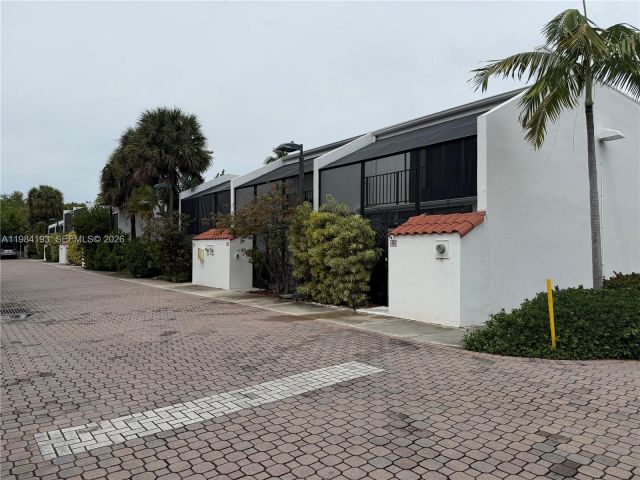2-bedroom home for rent in Key Biscayne - 350 Grapetree Dr 410 - MondialRealty