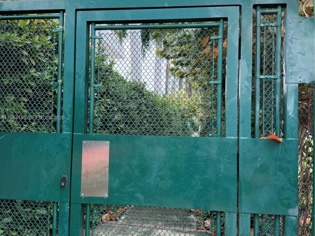 2-bedroom home for rent in Key Biscayne - 350 Grapetree Dr 410 - MondialRealty