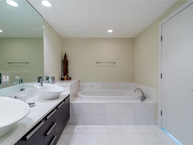 Apartment for rent  Unit #504 - photo 7502170