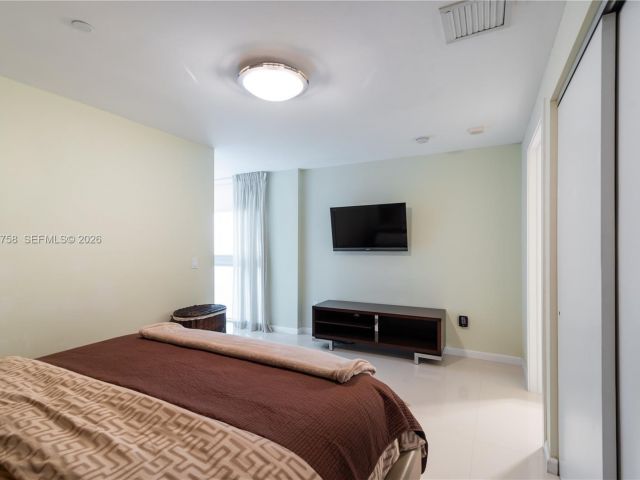 Apartment for rent  Unit #504 - photo 7502176