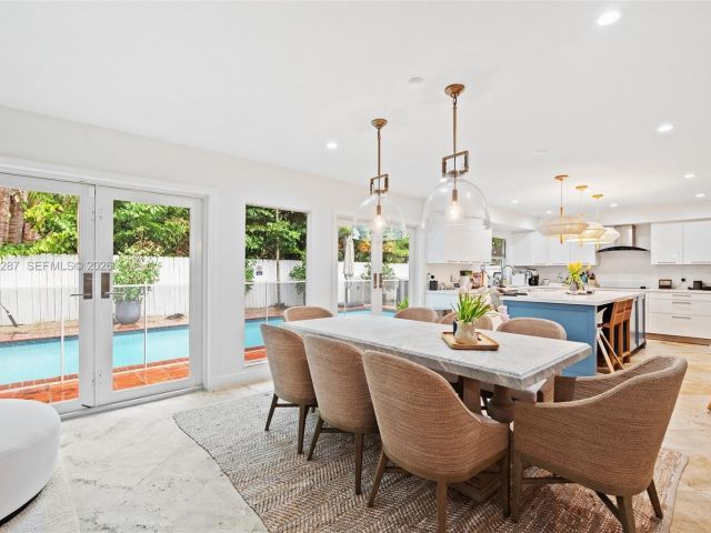 4-bedroom home for rent in Key Biscayne - 200 W Mashta Dr - MondialRealty