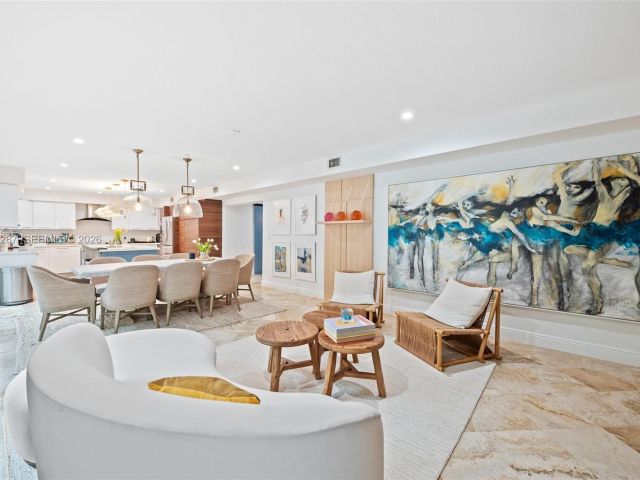 4-bedroom home for rent in Key Biscayne - 200 W Mashta Dr - MondialRealty