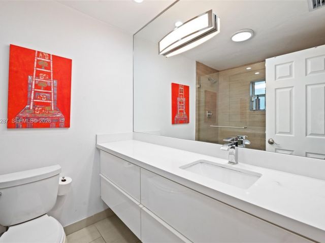 4-bedroom home for rent in Key Biscayne - 200 W Mashta Dr - MondialRealty