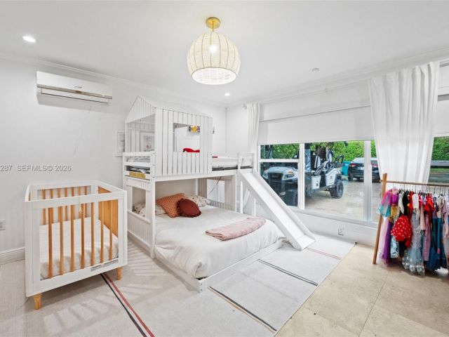 4-bedroom home for rent in Key Biscayne - 200 W Mashta Dr - MondialRealty