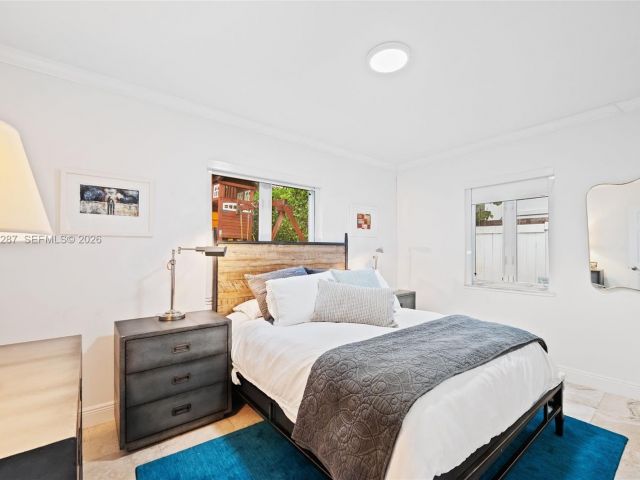 4-bedroom home for rent in Key Biscayne - 200 W Mashta Dr - MondialRealty