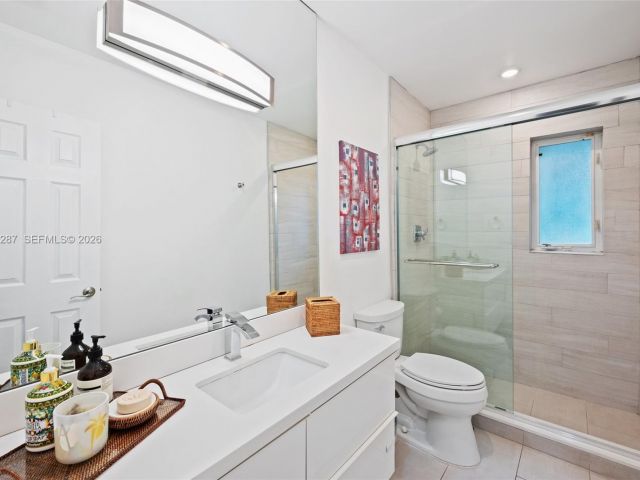 4-bedroom home for rent in Key Biscayne - 200 W Mashta Dr - MondialRealty