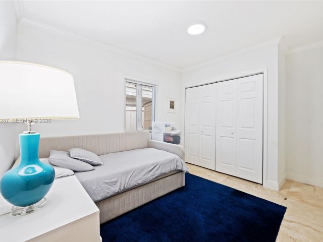 4-bedroom home for rent in Key Biscayne - 200 W Mashta Dr - MondialRealty