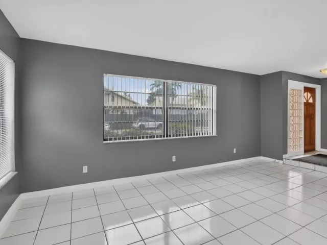 4-bedroom home for sale in Hollywood - 7721 NW 42nd Court - MondialRealty