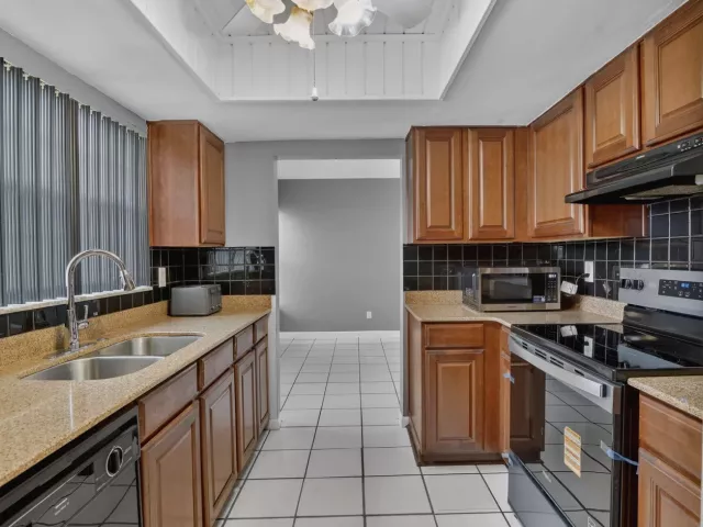 4-bedroom home for sale in Hollywood - 7721 NW 42nd Court - MondialRealty