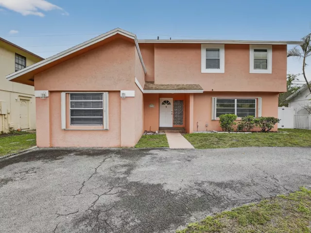 4-bedroom home for sale in Hollywood - 7721 NW 42nd Court - MondialRealty