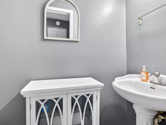 4-bedroom home for sale in Hollywood - 7721 NW 42nd Court - MondialRealty