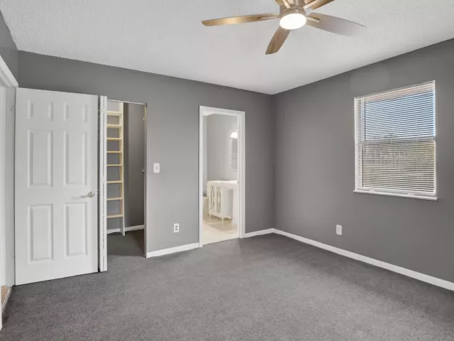 4-bedroom home for sale in Hollywood - 7721 NW 42nd Court - MondialRealty
