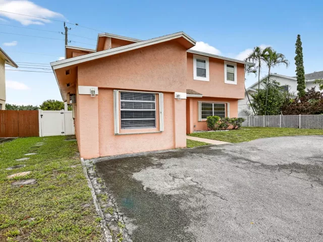 4-bedroom home for sale in Hollywood - 7721 NW 42nd Court - MondialRealty