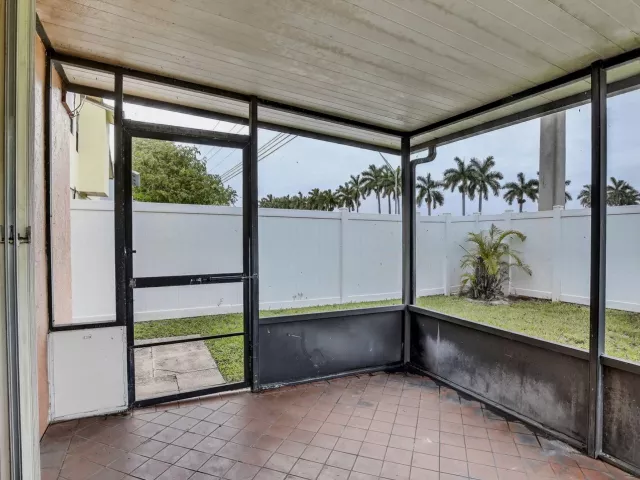 4-bedroom home for sale in Hollywood - 7721 NW 42nd Court - MondialRealty