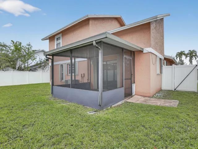 4-bedroom home for sale in Hollywood - 7721 NW 42nd Court - MondialRealty