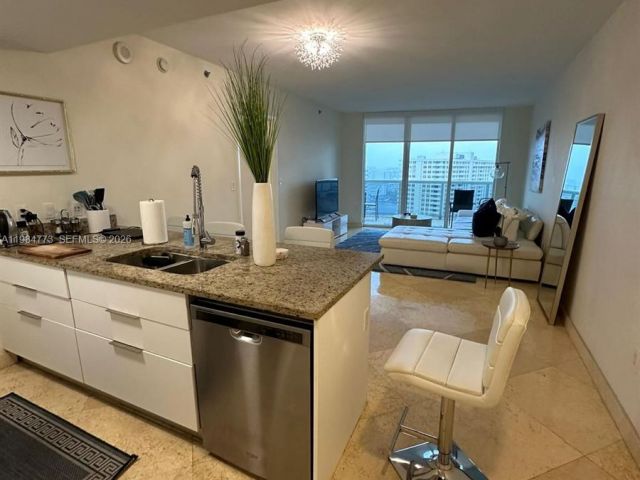 Apartment for sale  Unit #1606 - photo 7500367