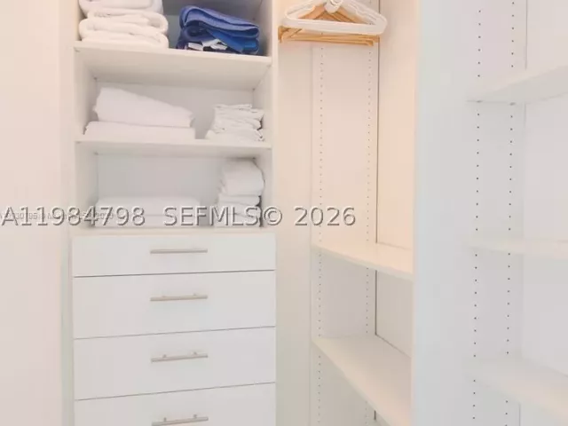 3-bedroom condo for sale in Sunny Isles Beach - 15811 Collins Ave 2602 - MondialRealty