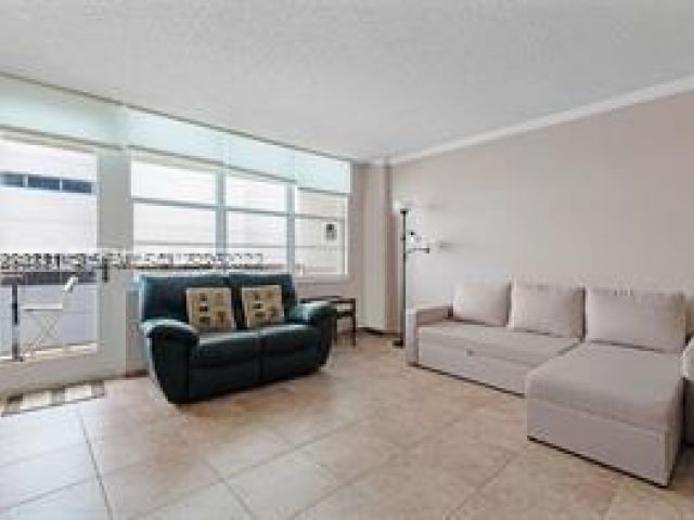 Apartment for rent  Unit # - photo 7470095